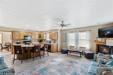 102 N Gadwall Ln, Downs, IL 61736 photo 3