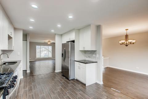 1586 Brookside Dr, Hoffman Estates, IL 60169 photo 11