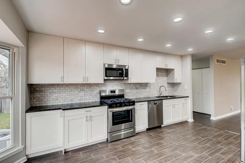 1586 Brookside Dr, Hoffman Estates, IL 60169 photo 10