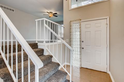 1586 Brookside Dr, Hoffman Estates, IL 60169 photo 3