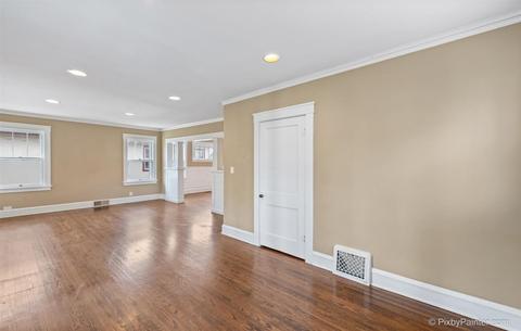 447 Washburn St, Elgin, IL 60123 photo 5