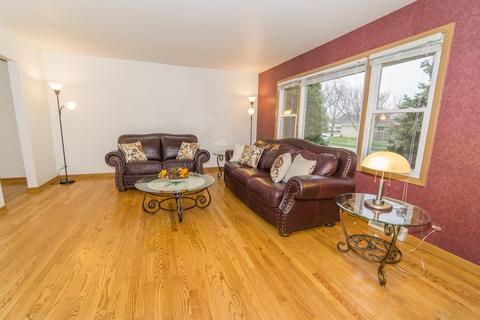 750 Eggerding Dr, Addison, IL 60101 photo 4
