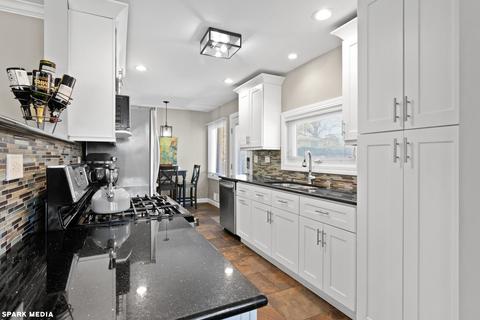 11 E Sunset Rd, Mount Prospect, IL 60056 photo 8