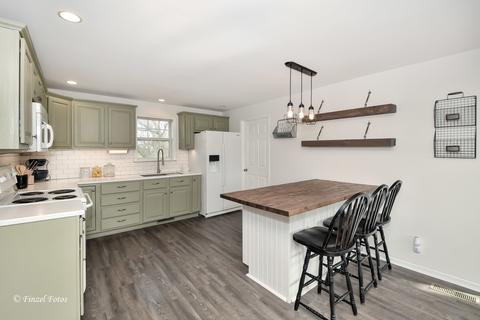 7108 Johnson Rd, Hebron, IL 60034 photo 3