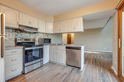 663 Beth Ct, Gurnee, IL 60031 photo 6
