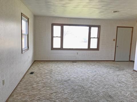 324 S Main St, Walnut, IL 61376 photo 5