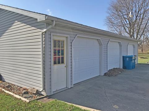 324 S Main St, Walnut, IL 61376 photo 3