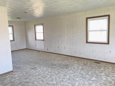 324 S Main St, Walnut, IL 61376 photo 4