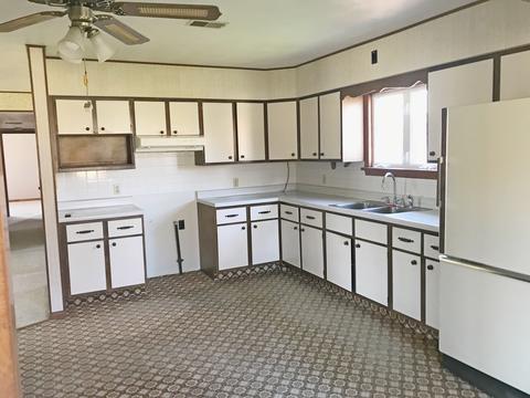 324 S Main St, Walnut, IL 61376 photo 6