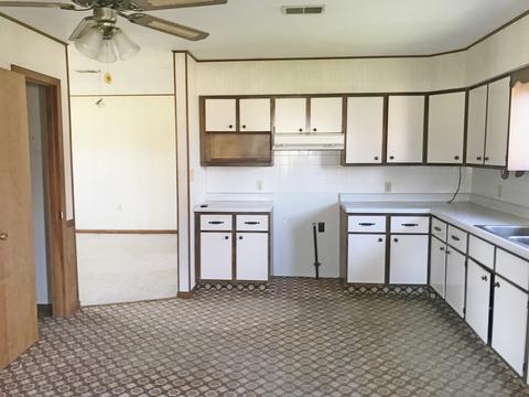 324 S Main St, Walnut, IL 61376 photo 7