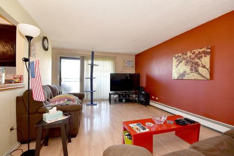 225 Gregory St #9, Aurora, IL 60504 photo 4