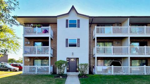 225 Gregory St #9, Aurora, IL 60504 photo 1