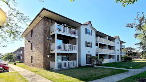 225 Gregory St #9, Aurora, IL 60504 photo 2