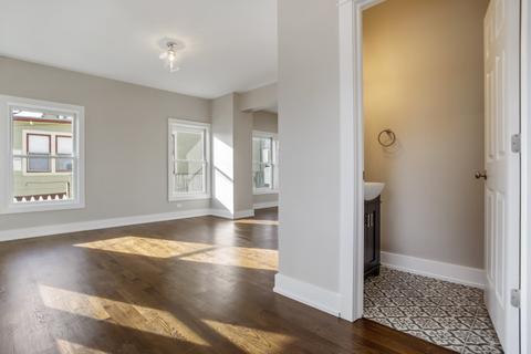 272 N Spring St, Elgin, IL 60120 photo 2