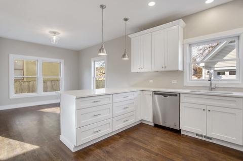272 N Spring St, Elgin, IL 60120 photo 9