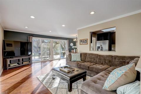 1614 E Illinois St, Wheaton, IL 60187 photo 3