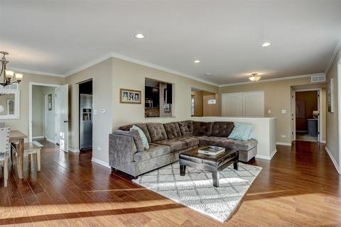 1614 E Illinois St, Wheaton, IL 60187 photo 4
