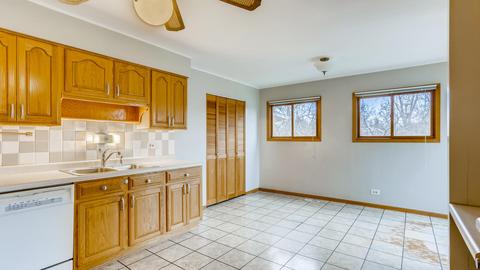 1575 Edgefield Ln, Hoffman Estates, IL 60169 photo 9