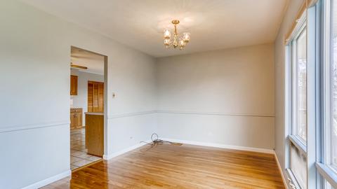 1575 Edgefield Ln, Hoffman Estates, IL 60169 photo 8