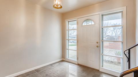 1575 Edgefield Ln, Hoffman Estates, IL 60169 photo 4