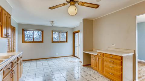1575 Edgefield Ln, Hoffman Estates, IL 60169 photo 10