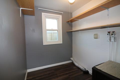 613 E Macon St, Clinton, IL 61727 photo 14
