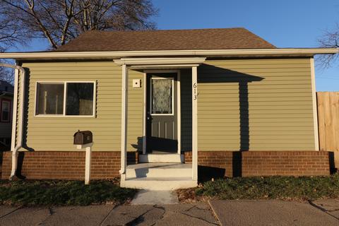613 E Macon St, Clinton, IL 61727 photo 1