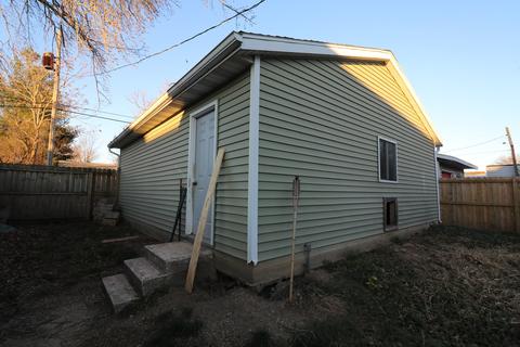 613 E Macon St, Clinton, IL 61727 photo 18