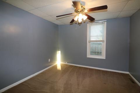 613 E Macon St, Clinton, IL 61727 photo 7