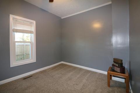 613 E Macon St, Clinton, IL 61727 photo 8