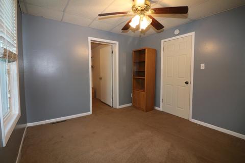 613 E Macon St, Clinton, IL 61727 photo 9