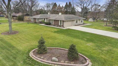 1396 Tyler Ln, Elgin, IL 60123 photo 2