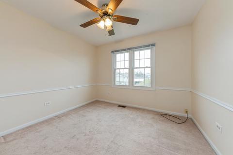 1065 John Dr, Hoffman Estates, IL 60169 photo 16