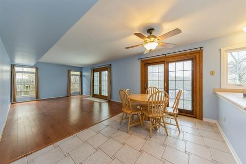 1065 John Dr, Hoffman Estates, IL 60169 photo 9