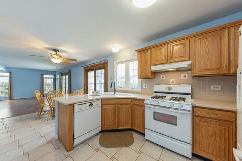 1065 John Dr, Hoffman Estates, IL 60169 photo 8