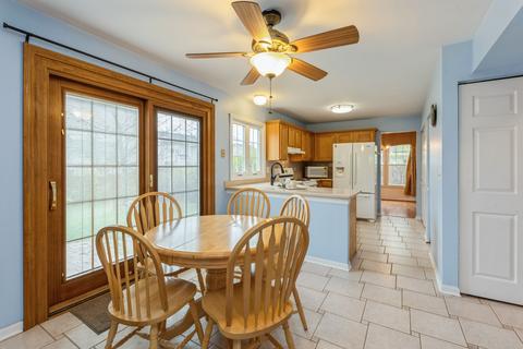 1065 John Dr, Hoffman Estates, IL 60169 photo 10