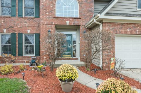 1245 Willowcrest Ct, Aurora, IL 60504 photo 2
