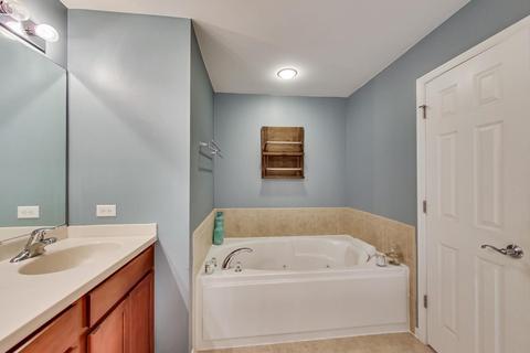 261 Comstock Dr, Elgin, IL 60124 photo 21