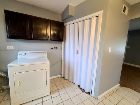 7752 Suburban Ln, Bridgeview, IL 60455 photo 14