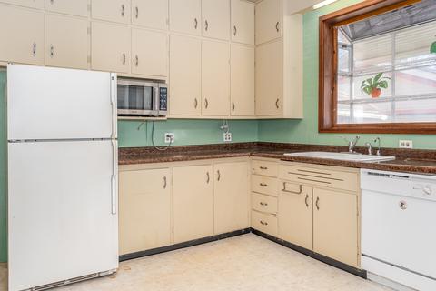 853 Cedar Ave, Elgin, IL 60120 photo 11