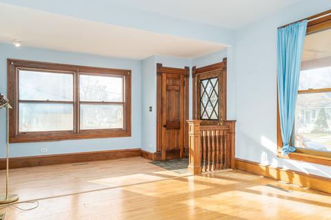 853 Cedar Ave, Elgin, IL 60120 photo 4