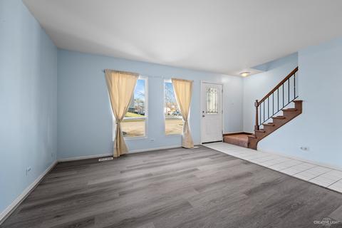 1949 Whitingham Ln, Hoffman Estates, IL 60169 photo 4