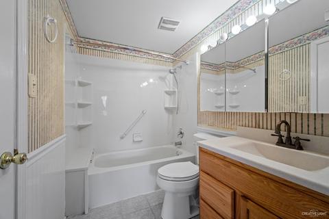 1949 Whitingham Ln, Hoffman Estates, IL 60169 photo 14