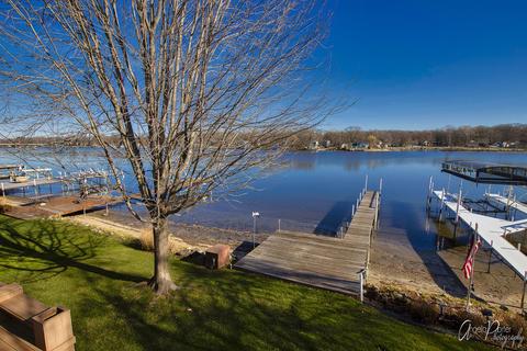 808 S Riverside Dr, Mchenry, IL 60050 photo 2