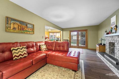 230 Mayfair Dr, Aurora, IL 60504 photo 9