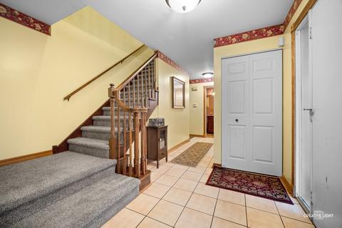230 Mayfair Dr, Aurora, IL 60504 photo 2