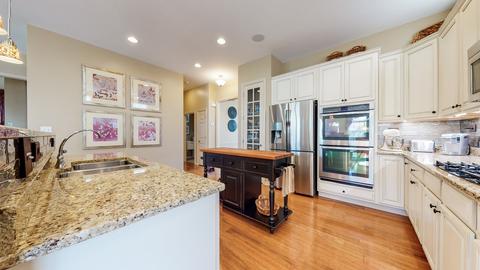 3839 Valhalla Dr, Elgin, IL 60124 photo 5