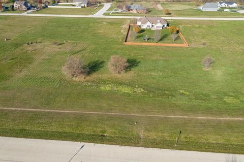 1010 Prairie View Dr, Somonauk, IL 60552