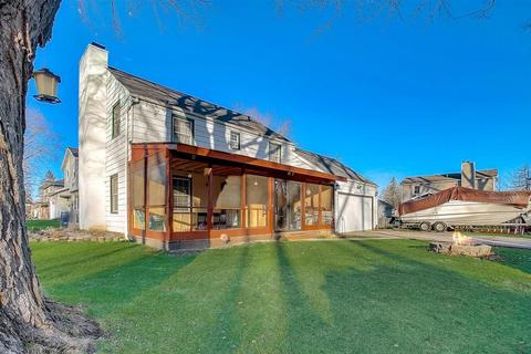 3104 W Beach Dr, Mchenry, IL 60050 photo 1