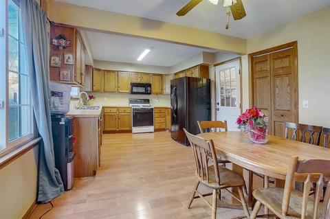 3104 W Beach Dr, Mchenry, IL 60050 photo 5